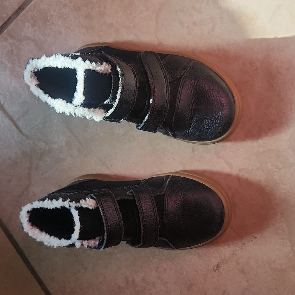 Black An Gum Ugg Boot